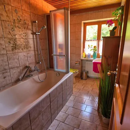 Feriensuite-auf-dem-bauernhof-fuer-2-3-personen-im-herzen-niederbayerns Apartmán *